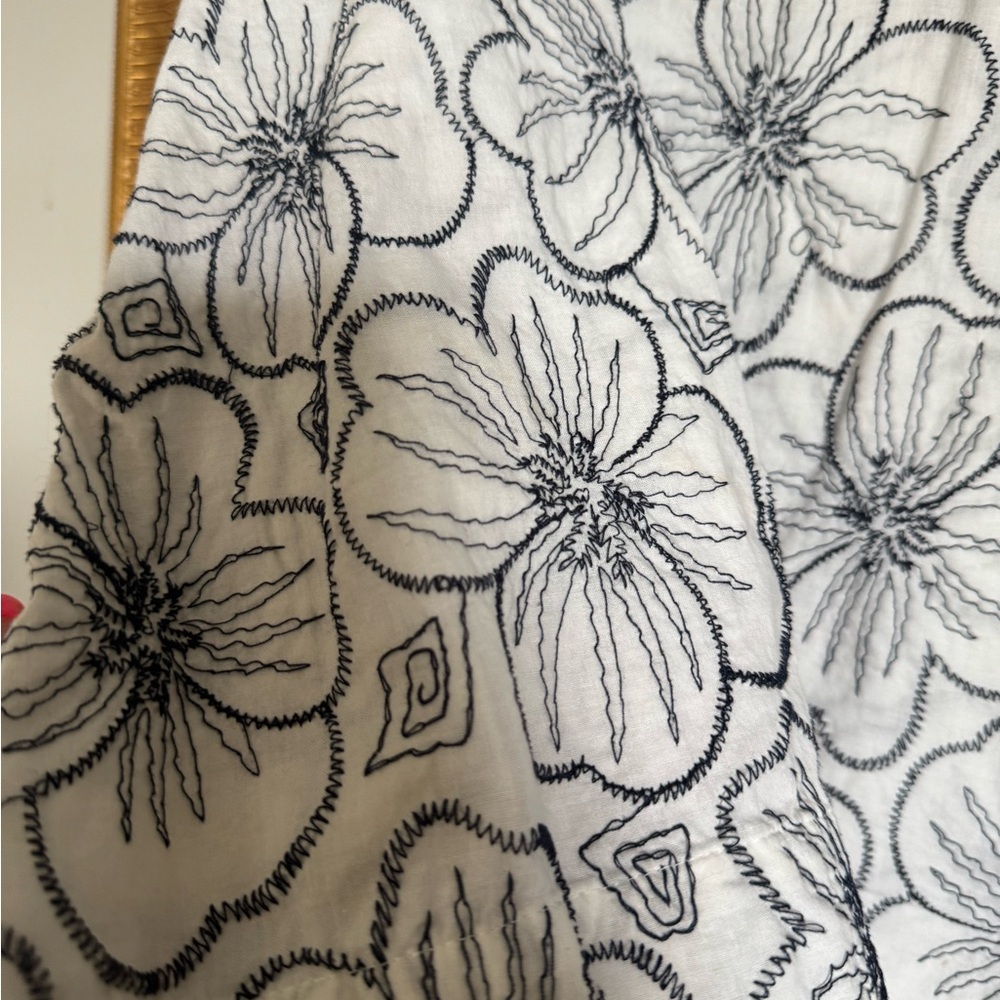 Koret Black & White Floral Embroidered Blouse | Classic Chic Cotton Top - Picture 5 of 6